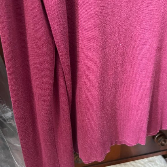 EUC Ann Taylor Loft Silk Fuchsia V-Neck Sweater - Picture 3 of 8